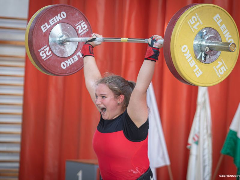 A Kulcsár Anita Sportcsarnok adott otthon a július 13-án megrendezett Országos Súlyemelő Junior Bajn